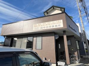 豊川市一宮町の会社事務所の屋根・外壁を塗装！外壁の割れ・欠けも綺麗になりました